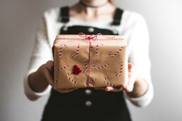 holiday shipping options e-commerce